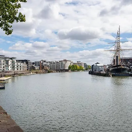 Beautiful & Cosy Harbourside - Free Parking * Bristol